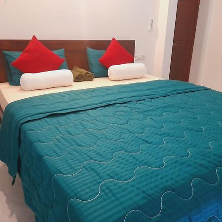 New Sea Lion Guest House Хиккадува Экстерьер фото