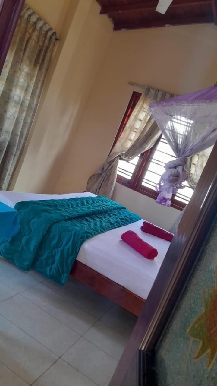 New Sea Lion Guest House Хиккадува Экстерьер фото