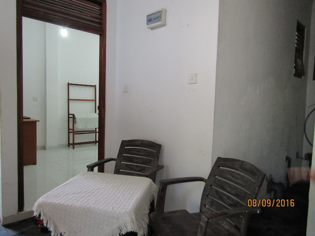 New Sea Lion Guest House Хиккадува Экстерьер фото